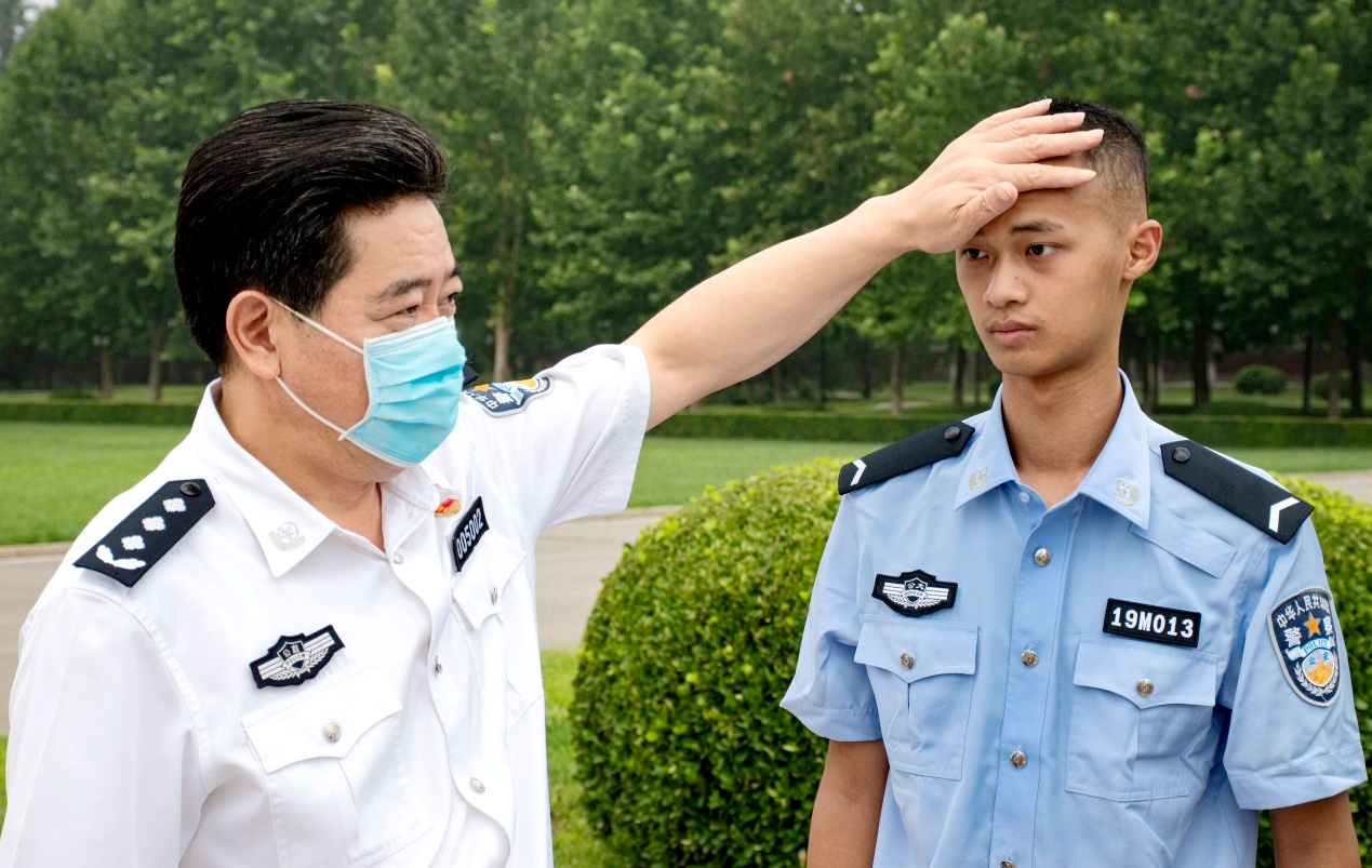 校领导检查新生警务化管理教育训练备训工作 中国人民公安大学 校领导检查新生警务化管理教育训练备训工作 中国人民公安大学